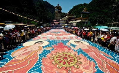 釈迦の生誕などを祝う「ウエサク祭」、マレーシア