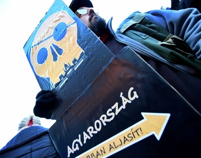 ハンガリー最大の野党系日刊紙が活動停止、「政治的復讐」と野党