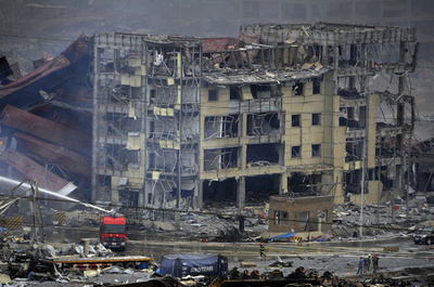 中国・天津の大爆発、倉庫に数百トンのシアン化物 軍関係者