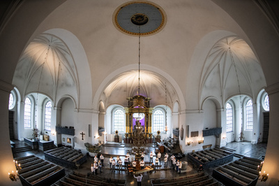 スウェーデン、女性聖職者数が初めて男性上回る 全国で1533人