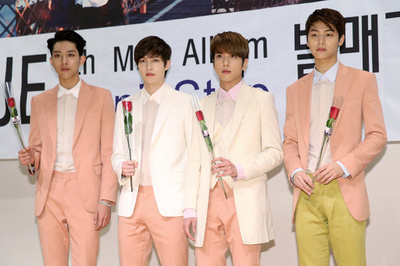 CNBLUE、新曲発売を記念しサイン会を開催