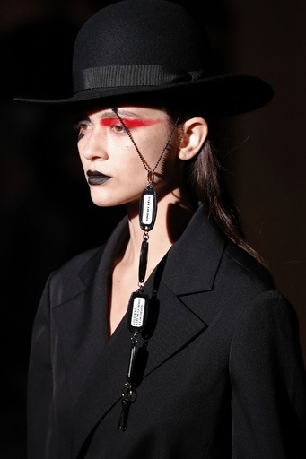 「ヨウジヤマモト」17/18年秋冬