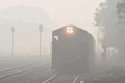 ヨーグルト買うため列車を緊急停止、運転士を停職処分 パキスタン