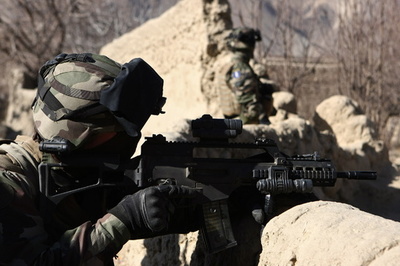 「弾がまっすぐとばない」、兵士苦情で自動小銃の発注停止 独