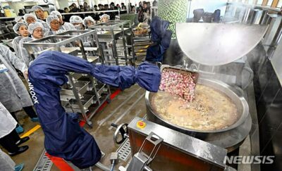 「調理員不足」韓国・済州島の学校に給食ロボット…調理従事者の業務負担軽減、安全な給食環境の整備