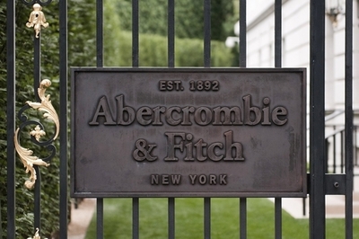 「ヒジャブ着用で解雇」、イスラム女性がアバクロンビー＆フィッチを提訴