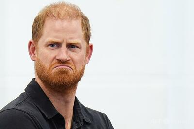 英ヘンリー王子、ラグビー観戦中にブーイング浴びる