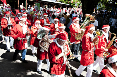 今年も世界中から大集合、真夏の「世界サンタ会議」 デンマーク