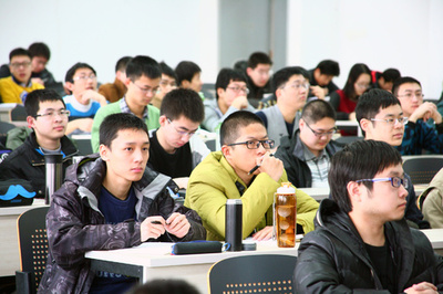 AIが学生の出欠確認、授業をサボるとスマホに警告が 杭州の大学