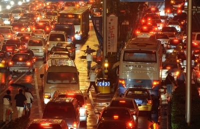 1晩に140か所の記録的渋滞、北京