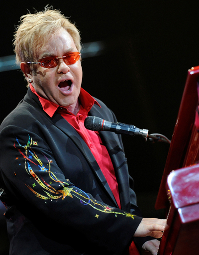 エルトン・ジョン、インフルエンザなどで米国公演を延期