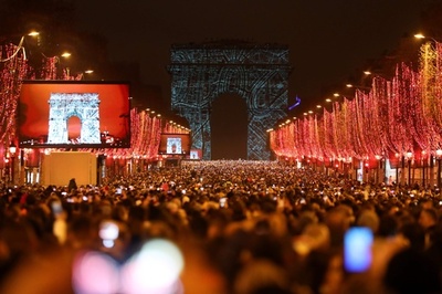 仏、大みそかも「黄ベスト」デモ マクロン大統領はテレビ演説