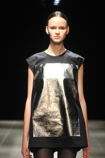 メタリックカラーで近未来、「ノアファー」15年春夏