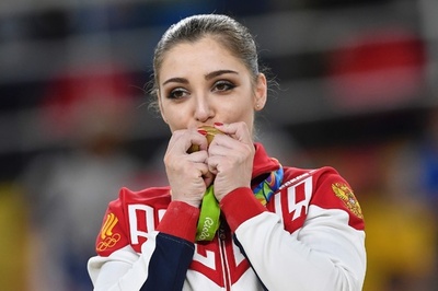 ムスタフィナが段違い平行棒で連覇、ロシア勢では今大会初の体操金メダル