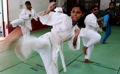 インド、女性ボディーガード育成コース開設