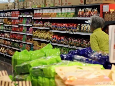 韓国食品業界に迫る包装材危機…ナフサ急騰で生産停止懸念が拡大