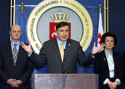 大統領、選挙日程を変更する憲法修正法案に署名 - グルジア