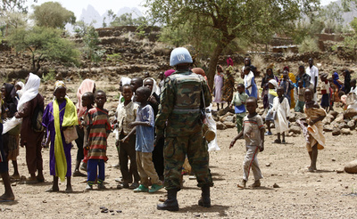 国連、PKO要員への攻撃には「武力行使も」 報告書