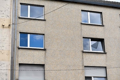 妻を12年間「監禁」か、夫を逮捕 仏