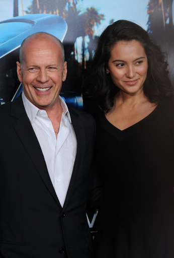 57歳ブルース・ウィリスがパパに、4人目の娘が誕生