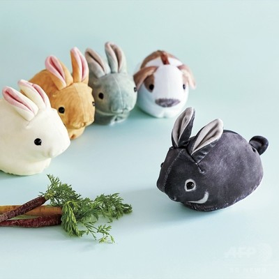 うさぎ好き必見 フワフワうさぎポーチ登場 写真13枚 ファッション ニュースならmode Press Powered By Afpbb News