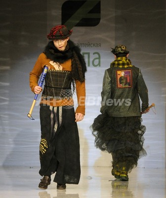 エスニックなファッションショー ロシアで開催 写真22枚 ファッション ニュースならmode Press Powered By Afpbb News