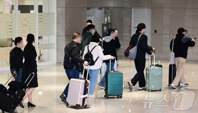 5日、仁川国際空港に到着した韓国人観光客＝共同取材(c)news1