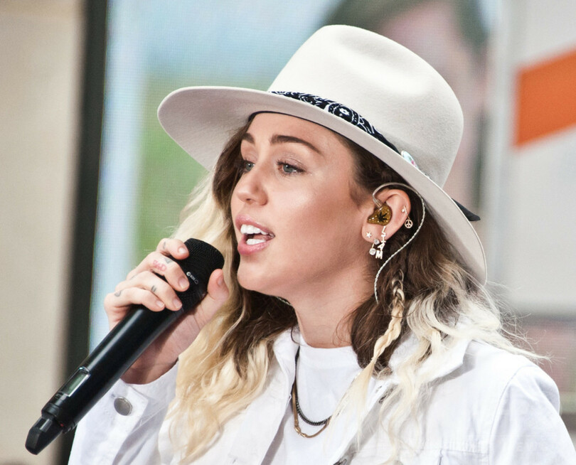 マイリー・サイラス、弟ブレイソンモデルデビュー、「D＆G」には苦言も