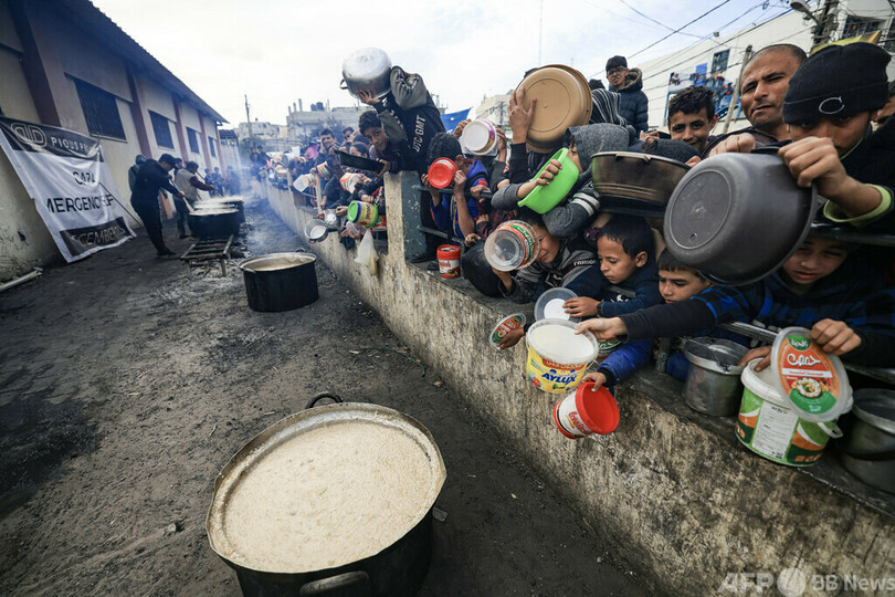 配給頼るガザ住民、わずかな食料に長蛇の列 餓死の恐れも 
