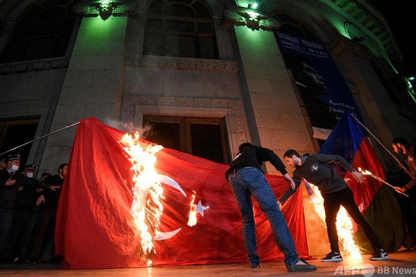 アルメニア虐殺から106年、たいまつ掲げ市民ら首都行進