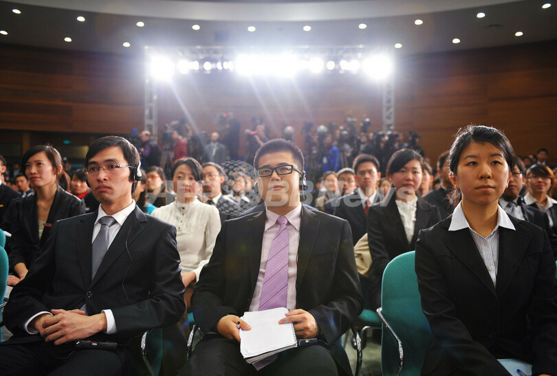 オバマ大統領、中国学生らと対話 「米中は敵対すべきではない」