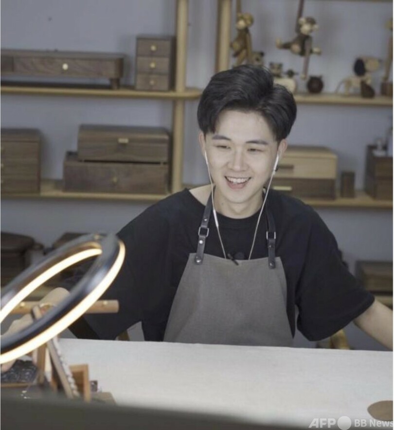 視聴者3人でも笑顔、13時間連続でライブ配信 ビッグマネー夢見て奮闘する中国のネットバイヤー