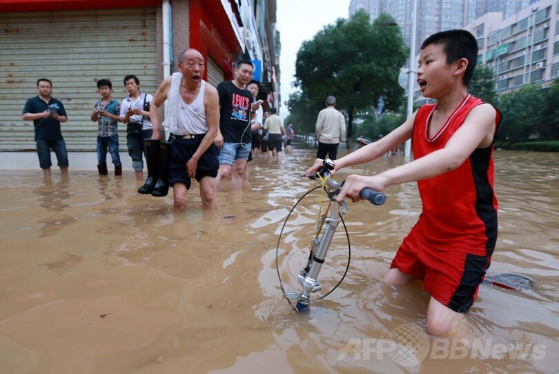 中国の暴風雨で26人死亡、10人不明