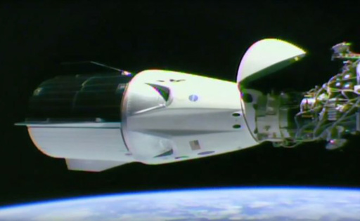 スペースXの宇宙船「ドラゴン」、ISSドッキングに成功 NASA 写真5枚