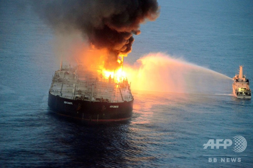 スリランカ沖タンカー火災、1人死亡 油流出の懸念高まる 写真9枚 国際