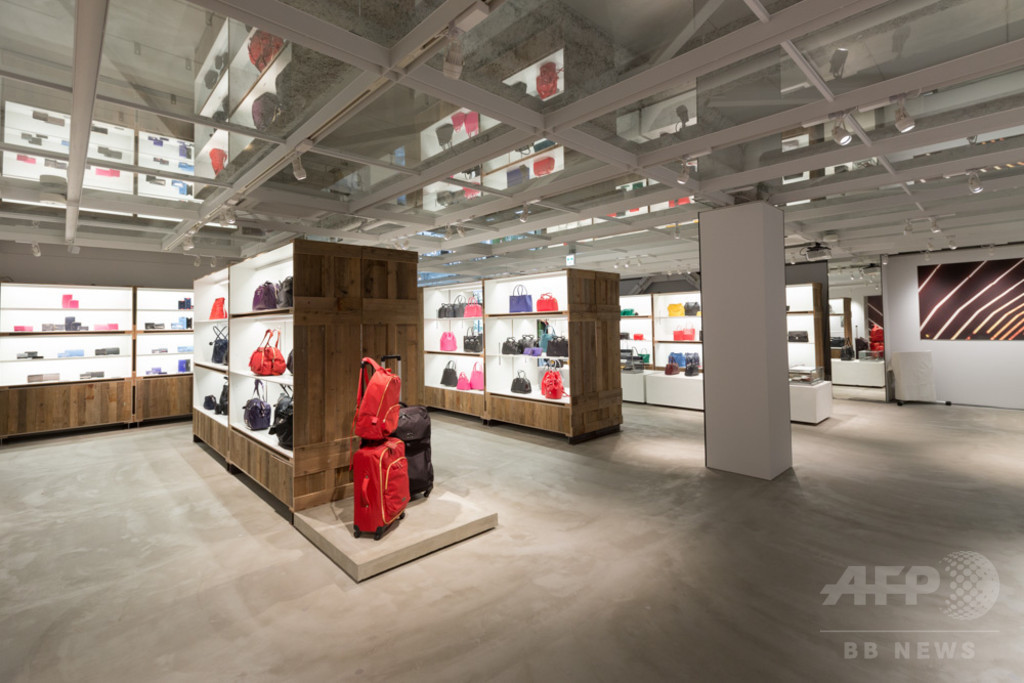 「アニエスベー」銀座店オープニングに豊田エリー登場