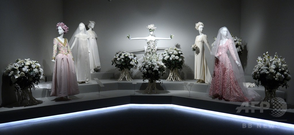ユベール・ド・ジバンシィ初の回顧展、マドリードの美術館で開催