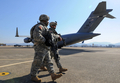 2008年2月15日、韓国の大邱（Daegu）にある大邱空軍基地（Daegu Air Base）にアラスカ（Alaska）から到着した米軍のストライカー旅団（Stryker Platoon）の隊員。(c)AFP/KIM JAE-HWAN