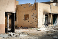 リビア・ミスラタ（Misrata）で、弾痕が残る建物の壁（2011年4月15日撮影）。(c)AFP/PHIL MOORE