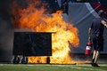19NFL第2週、テネシー・タイタンズ対インディアナポリス・コルツ。試合前のセレモニーで、誤って炎上した花火の装置（2019年9月15日撮影）。(c)Brett Carlsen/Getty Images/AFP