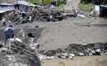 コロンビア・アンティオキア州の渓谷の町サルガルで起きた大規模な地滑りの現場（2015年5月18日撮影）。(c)AFP/RAUL ARBOLEDA