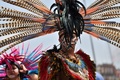 メキシコの首都メキシコ市ソカロ広場で行われたスペインによるアステカ帝国征服500年の式典に参加する先住民族（2021年8月13日撮影）。(c)RODRIGO ARANGUA / AFP