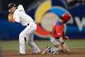 第3回ワールド・ベースボール・クラシック（2013 World Baseball Classic、WBC）は17日、米カリフォルニア（California）州サンフランシスコ（San Francisco）で準決勝が行われ、日本は1-3でプエルトリコに敗れた。

プエルトリコのアンヘル・パガン（Angel Pagan、右）を二塁封殺し、併殺を狙って一塁に送球する日本の坂本勇人（Hayato Sakamoto、2013年3月17日撮影）。(c)AFP/Getty Images/Thearon W. Henderson