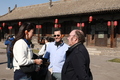平遥古城を訪れたフォーラム参加者ら（2025年3月21日撮影）。(c)Xinhua News