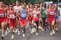 第18回世界陸上オレゴン大会、男子マラソン。レースに臨む星岳（中央右）ら選手（2022年7月17日撮影）。(c)Patrick Smith/POOL /AFP