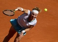 テニス、マドリード・オープン、女子シングルス準決勝。サーブを放つスベトラナ・クズネツォワ（2015年5月8日撮影）。(c)AFP/DANI POZO