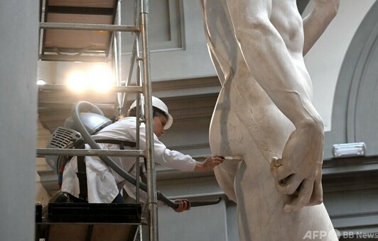 ミケランジェロの「ダビデ像」、2か月に1回の清掃作業 写真26枚 国際