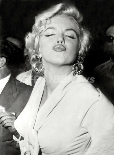 マリリン・モンロー出演のポルノ映像、オークションへ 写真2枚 国際