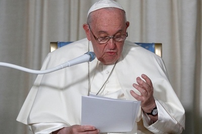 ローマ教皇「イデオロギーの植民地化」批判 カナダ先住民に重ねて謝罪