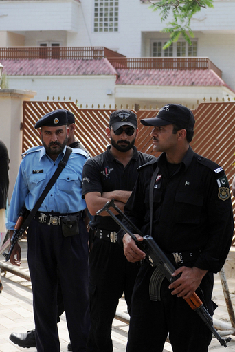 ビンラディン容疑者の妻子らに有罪判決、45日の拘留刑と国外追放 パキスタン